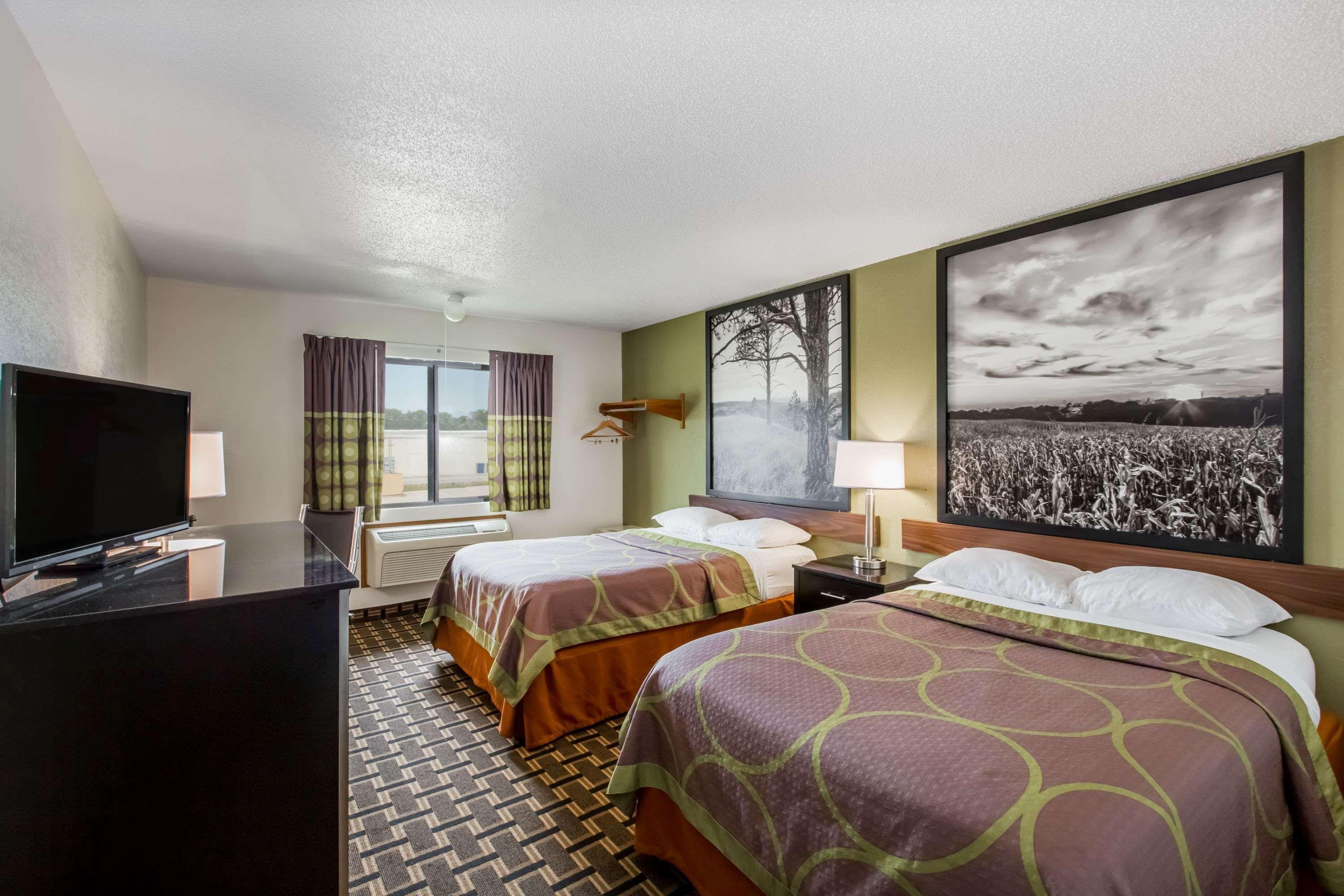 Super 8 By Wyndham Wayne Hotel Exterior photo