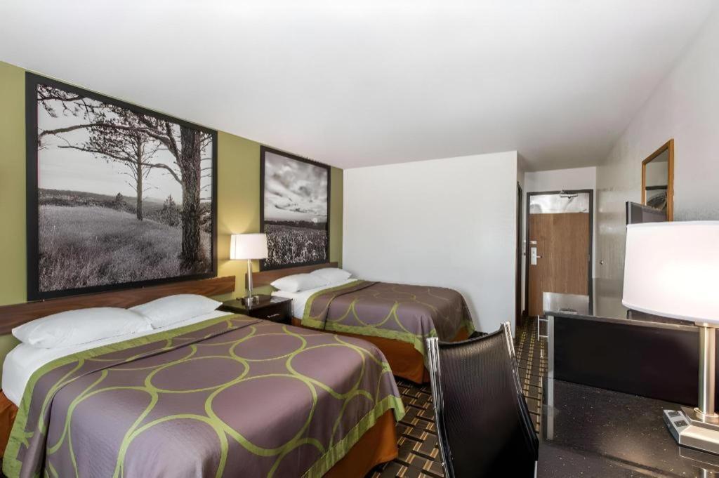 Super 8 By Wyndham Wayne Hotel Exterior photo
