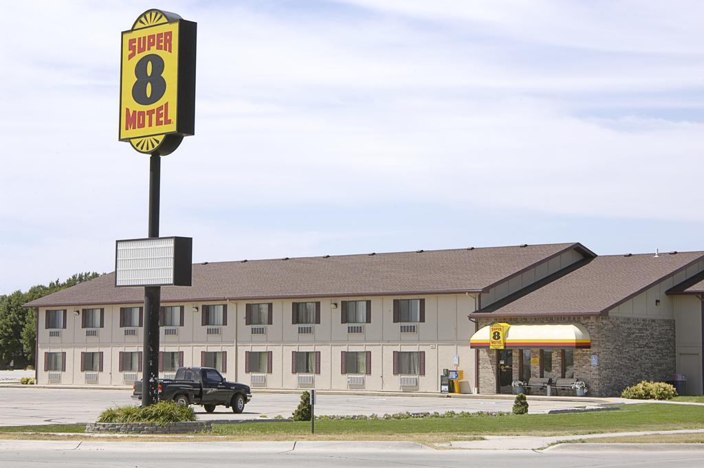 Super 8 By Wyndham Wayne Hotel Exterior photo